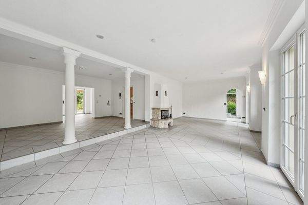 Blick in den Wohnbereich WE 1 mit Kamin