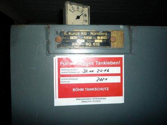 Oel Tank Anzeige.JPG