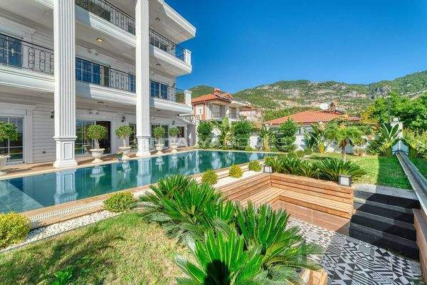 5-Bedroom Triplex House with Pool in Alanya Antalya