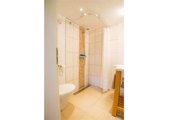 mit ebenerdige Dusche