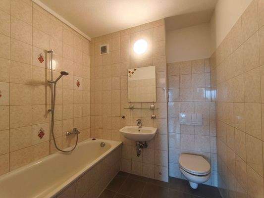 innenliegendes Bad mit Wanne