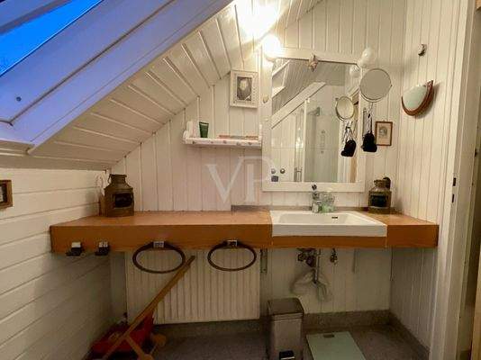 Badezimmer mit Dusche