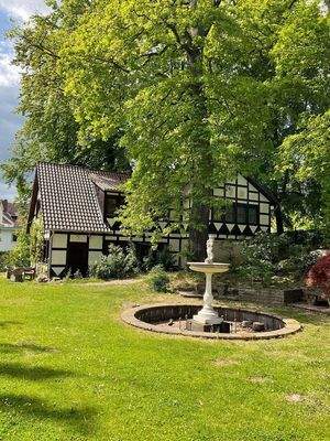 Brunnen mit Gästehaus II