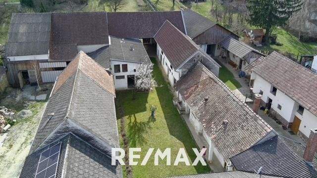 Altbau mit Stallung und blickdichtem Garten