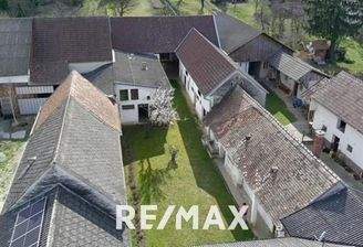 Altbau mit Stallung und blickdichtem Garten