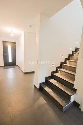 Eingangsbereich/ Zugang OG