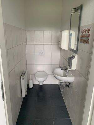 1 WC.jpg