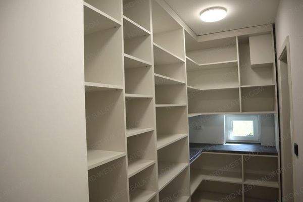 Speisekammer mit Einbauschränken