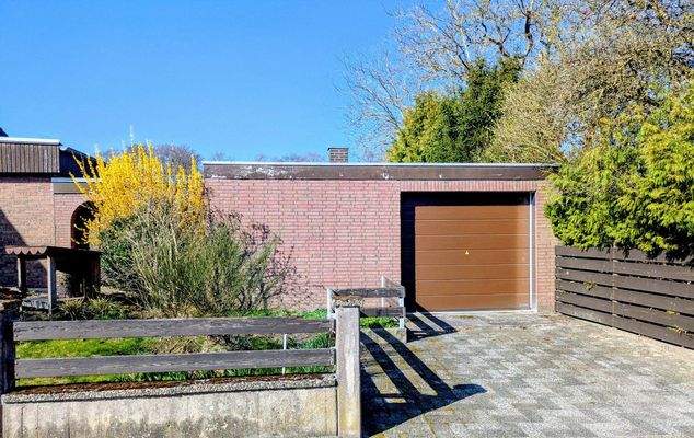 Garage mit Sektionaltor