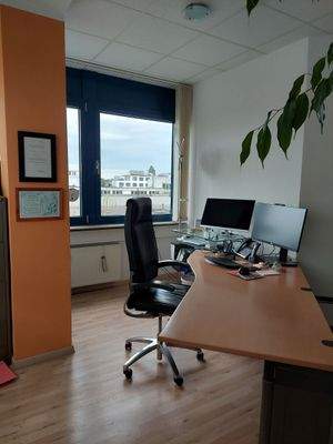 Kleines Eckbüro