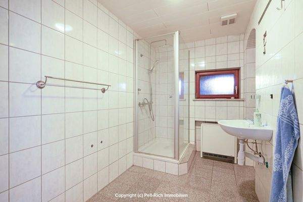 Badezimmer (Rückgebäude)