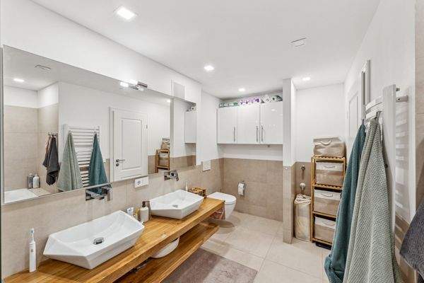 Großzügiges Badezimmer