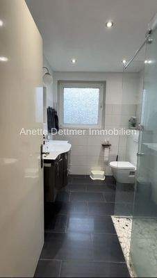 9 EG Wohnung modernes Badezimmer