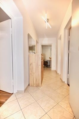 Alle Zimmer sind vom Flur aus zugänglich