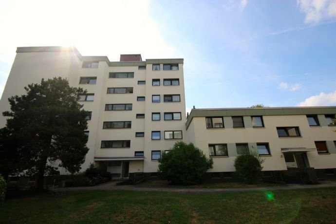 1-ZIMMER - APARTMENT - LOGGIA - EINBAUKÜCHE UND FAHRSTUHL