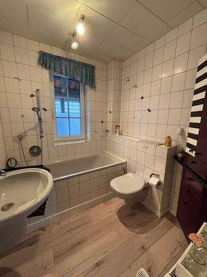 das Bad im Erdgeschoss