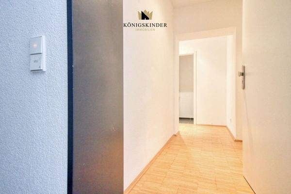 Eingangsbereich mit Platz für eine großzügige Garderobe 