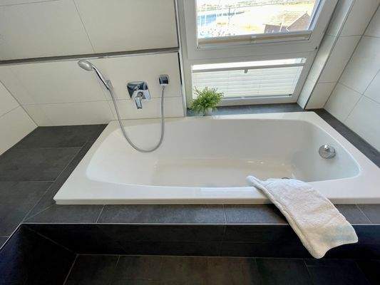 Badewanne mit Wasserblick.jpeg