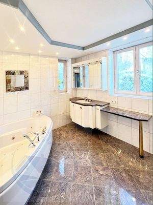 Fußbodenheizung, Bodenbelag: echter Granitstein