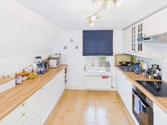 Praktische Küche im DG