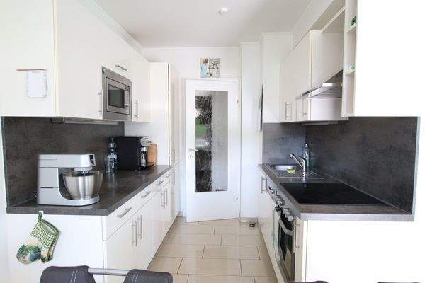 Traumhafte, neuwertige 3 Zi Gartenwohnung mit 400m² Eigengarten in Waidmannsdorf mit Tiefgarage