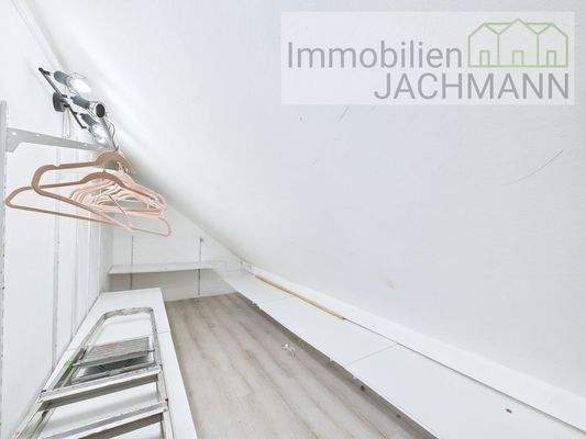 Stauraum im Obergeschoss mit Zugang von Schlafen aus