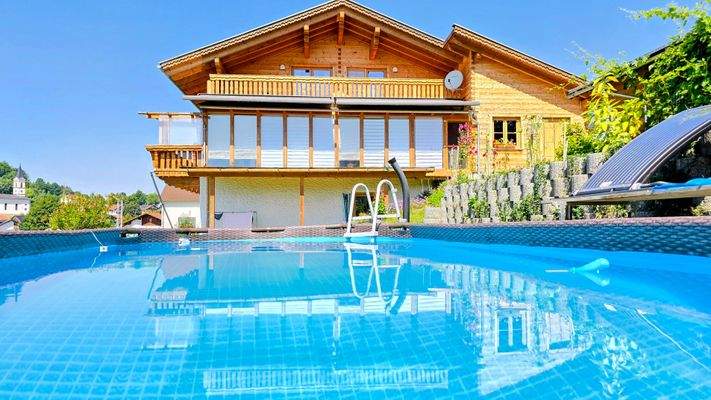 Schwimmbecken Süd Ost Ansicht.jpg