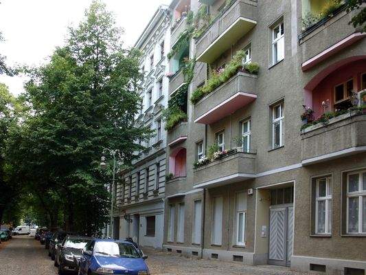 Blick Fassade und Straße