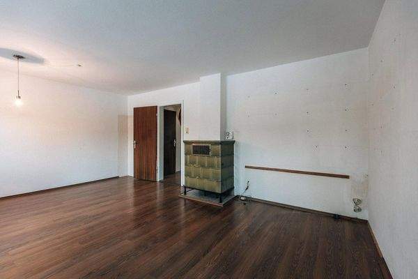 Wohnzimmer Ofen und Tür