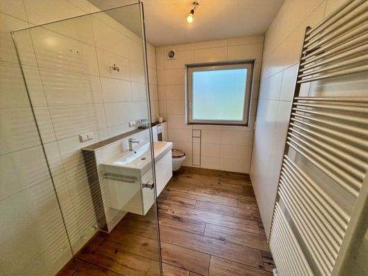 Sehr schönes Bad im Erdgeschoss