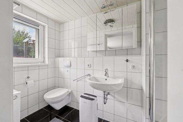 Dusche/WC (Souterrain)  