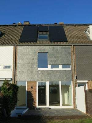 Rückansicht m. Verschieferung+Photovoltaik