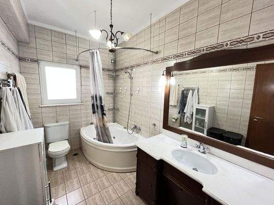 MIT VIDEO: Kreta, Neo Chorio: Zwei- Apartmentshaus zu verkaufen