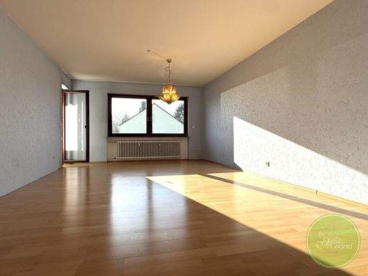 Großzügiger Wohnbereich mit ...