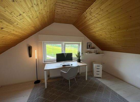 Arbeitsbereich im Schlafzimmer (Möbel KI generiert)