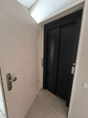 Zugang zum Aufzug.jpg