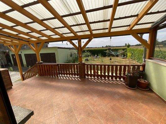 überdachte Terrasse