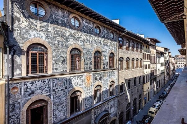 Luxuswohnung auf 4 Etagen mit Aufzug und Garage im Herzen von Florenz - Italien
