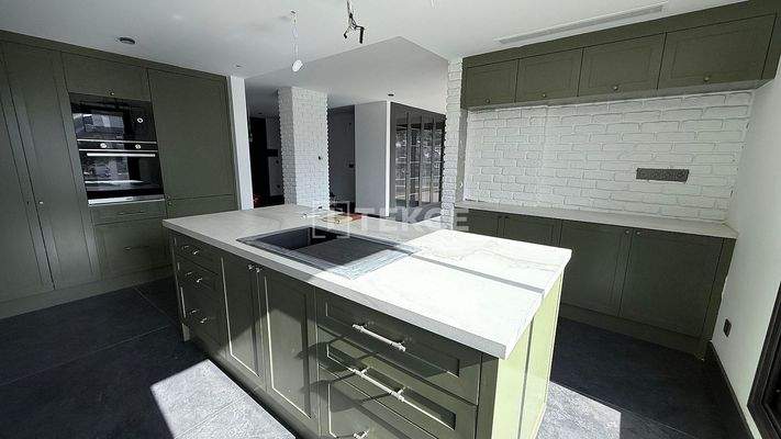 Elegant Semi-Detached Villas with Private Pools in İzmir