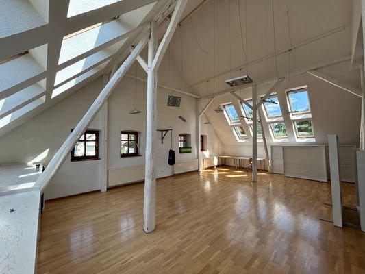 Mehrzweckraum OG Altbau Bild 1