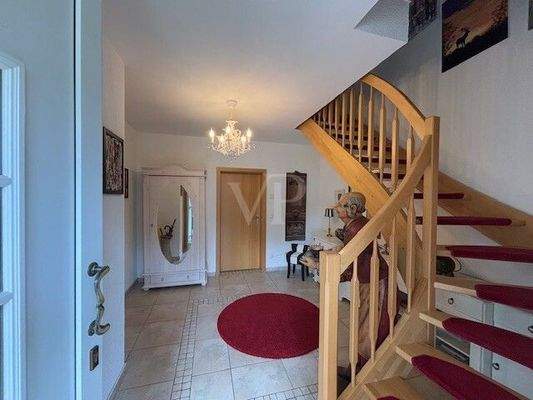 Diele mit Aufgang OG