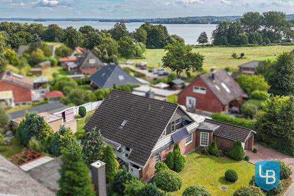 Ein Blick aus der Vogelperspektive mit ...