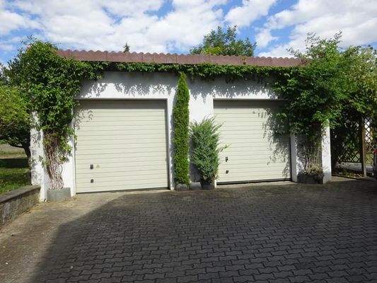 Doppelgarage für 4 Fahrzeuge