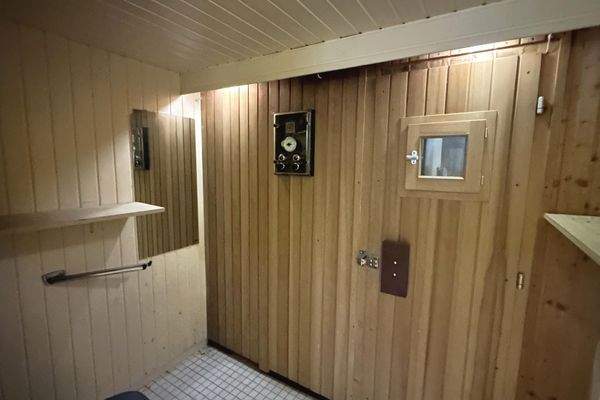 Sauna mit Dusche im Kellergeschoss