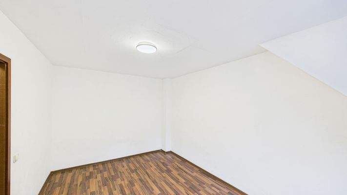 CAM03143G0-PR0197-STILL020