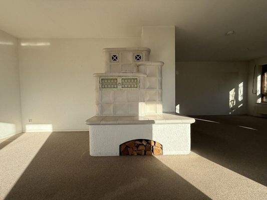 Kachelofen im Wohn-/Esszimmer