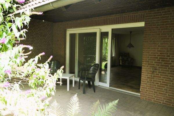 Terrasse mit Blick ins Wohnzimmer