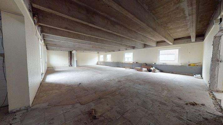 großzügige Büro-/Praxisflächen