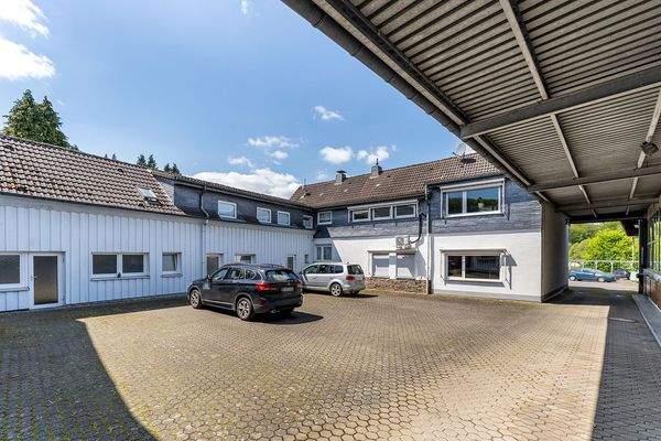 117108 Innenhof Produktion