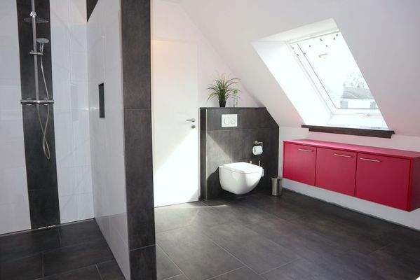 Stilvolles Bad im Obergeschoss